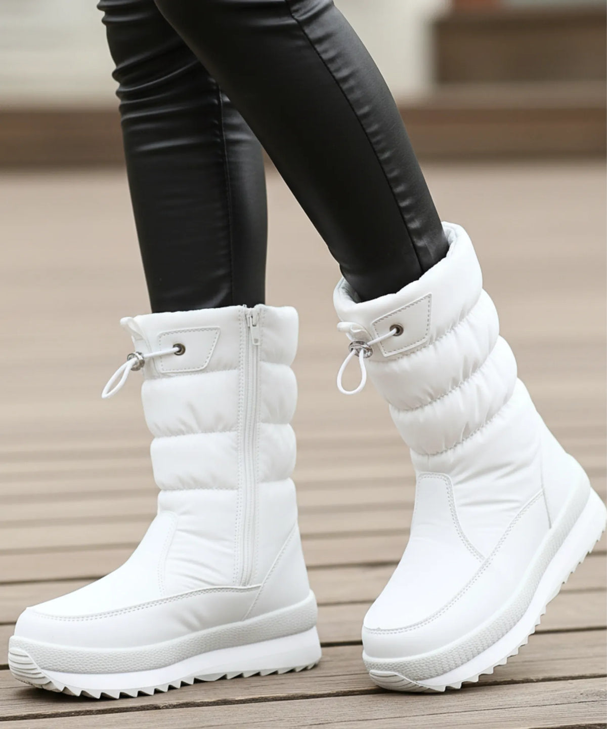 Women's quilted puffer snow boots black side zipper close-up