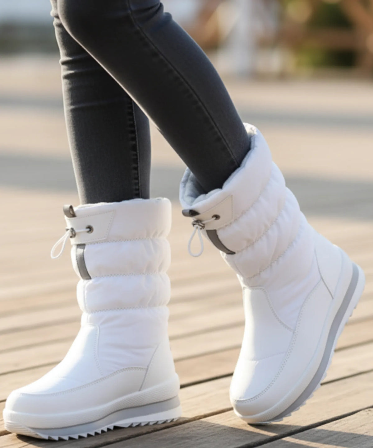 Lilica sherpa-lined snow boots white cushioned insole interior view