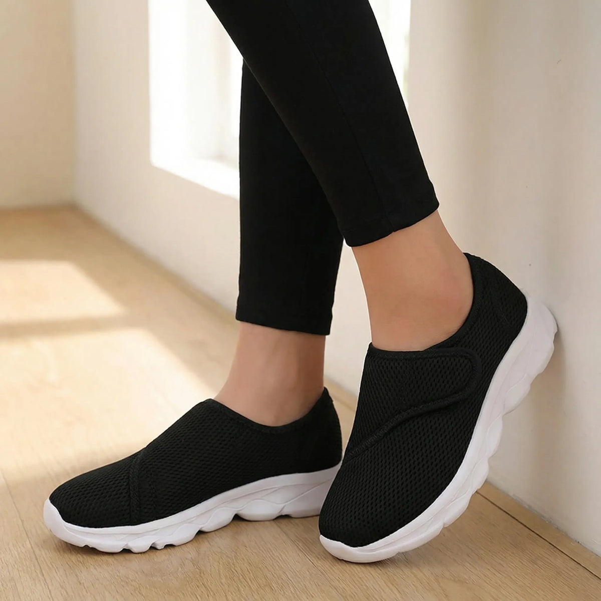 Aldwick women's wide-fit orthopedic walking shoe in black