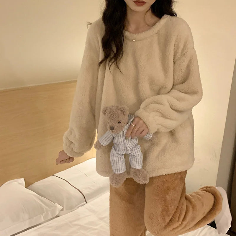 Women's fleece loungewear set — plain design detail