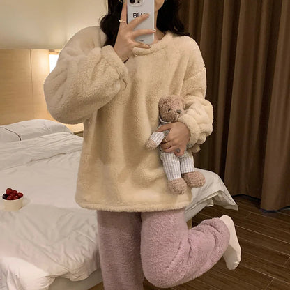 Cosy women's homewear set with long sleeves and long trousers