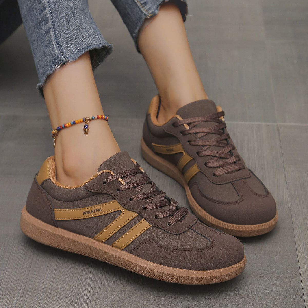 Women's orthopedic trainers with shock-absorbing insole detail