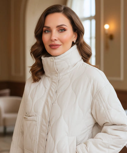 Avery puffer jacket lifestyle shot – city outfit with oversized quilted coat