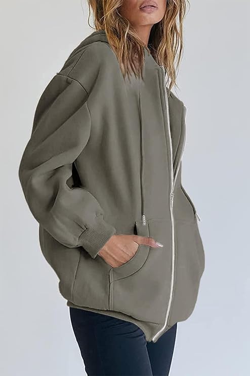 Women's relaxed-fit hoodie in pink with long sleeves and roomy silhouette