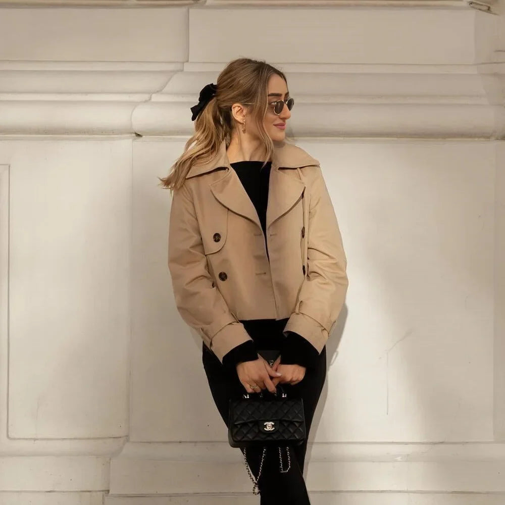Marlowe crop jacket in black – structured high-waist silhouette for street style